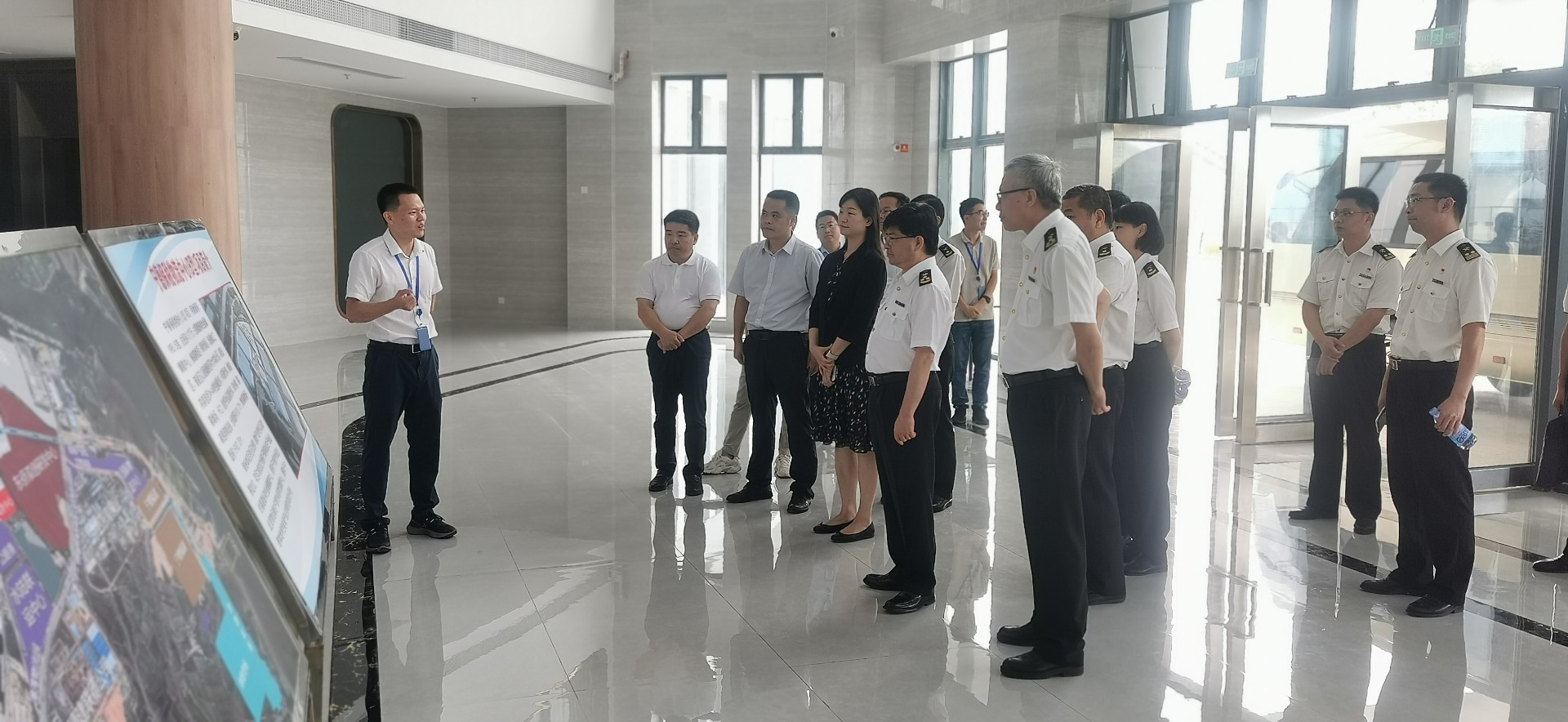 海關總署自貿(mào)司司長潘城一行蒞臨寧德國際物流中心項目調研，周桂芳拍攝1.jpg